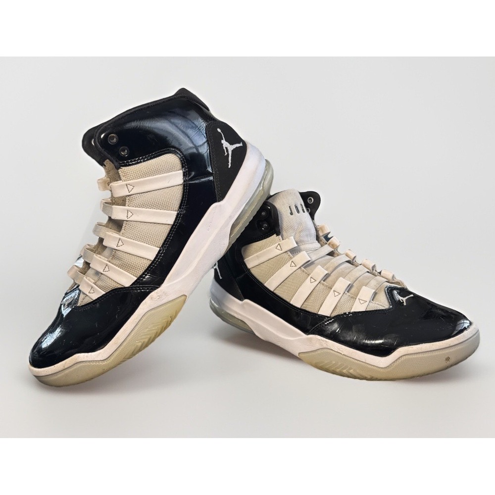 Nike Air Jordan Max Aura Black White Size 10.5 (AQ9084 011)